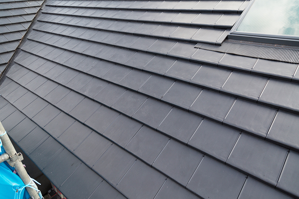 屋根の修理・葺き替えは瀧川瓦工業へ